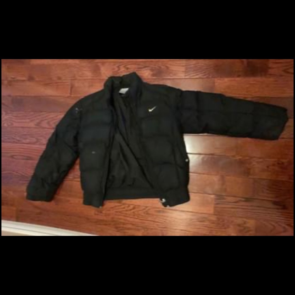 nike puffer jacket kids 10-12 fits like women’s xs
